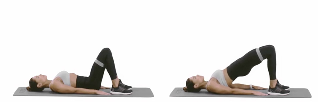 Puente de glúteos con banda de resistencia