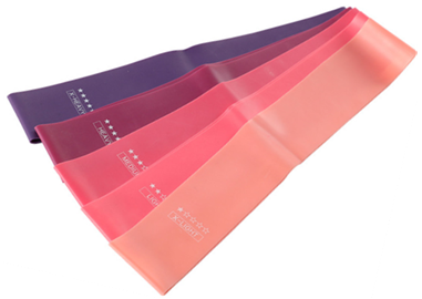 Cómo hacer ejercicios de cofre de la banda de resistencia Cómo hacer ejercicios de cofre de la banda de resistencia