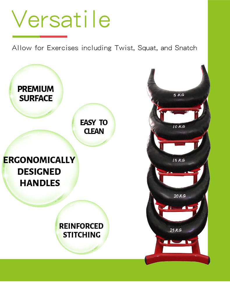 Entrenamiento de pesas Levantando el ejercicio de fuerza de la bolsa de arena Entrenamiento de pesas Levantando el ejercicio de fuerza de la bolsa de arena