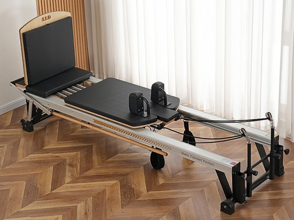 Cama reformadora deslizante para ejercicios de equilibrio corporal en interiores de Pilates con torre