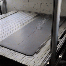 Proceso de impresión, existen varios métodos de impresión de diferencias, como impresión de pantalla, impresión de transferencia de calor, impresión UV, etc. Elegiremos la mejor forma de impresión de acuerdo con los materiales de su alfombra de yoga personalizada.