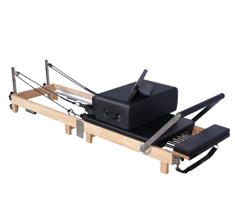 En el hogar reformador de pilates plegable de madera