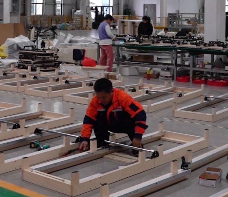 Máquina de ejercicio pilates plegable con patas de madera