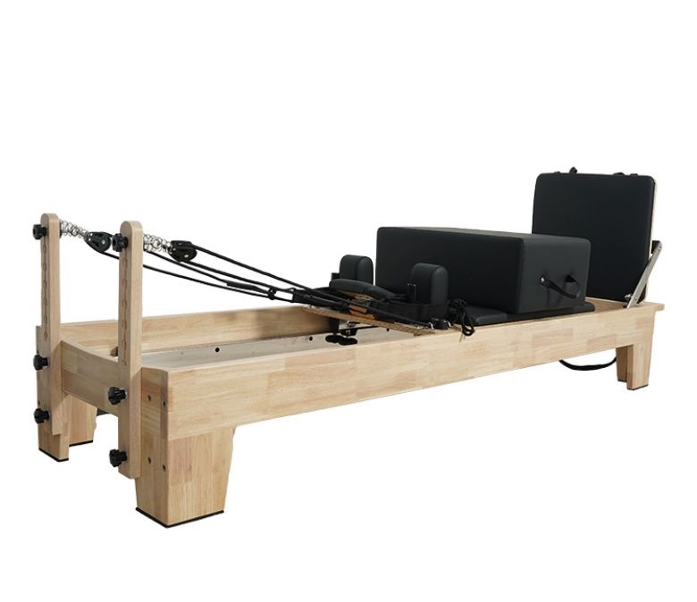 NUEVO • Cama de reformador de roble con barra de pie integrada