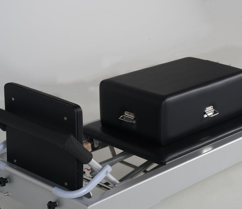 Reformador clásico de Pilates con torre